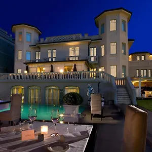 hotel-carducci-76.emilia-romagnahotels.net/