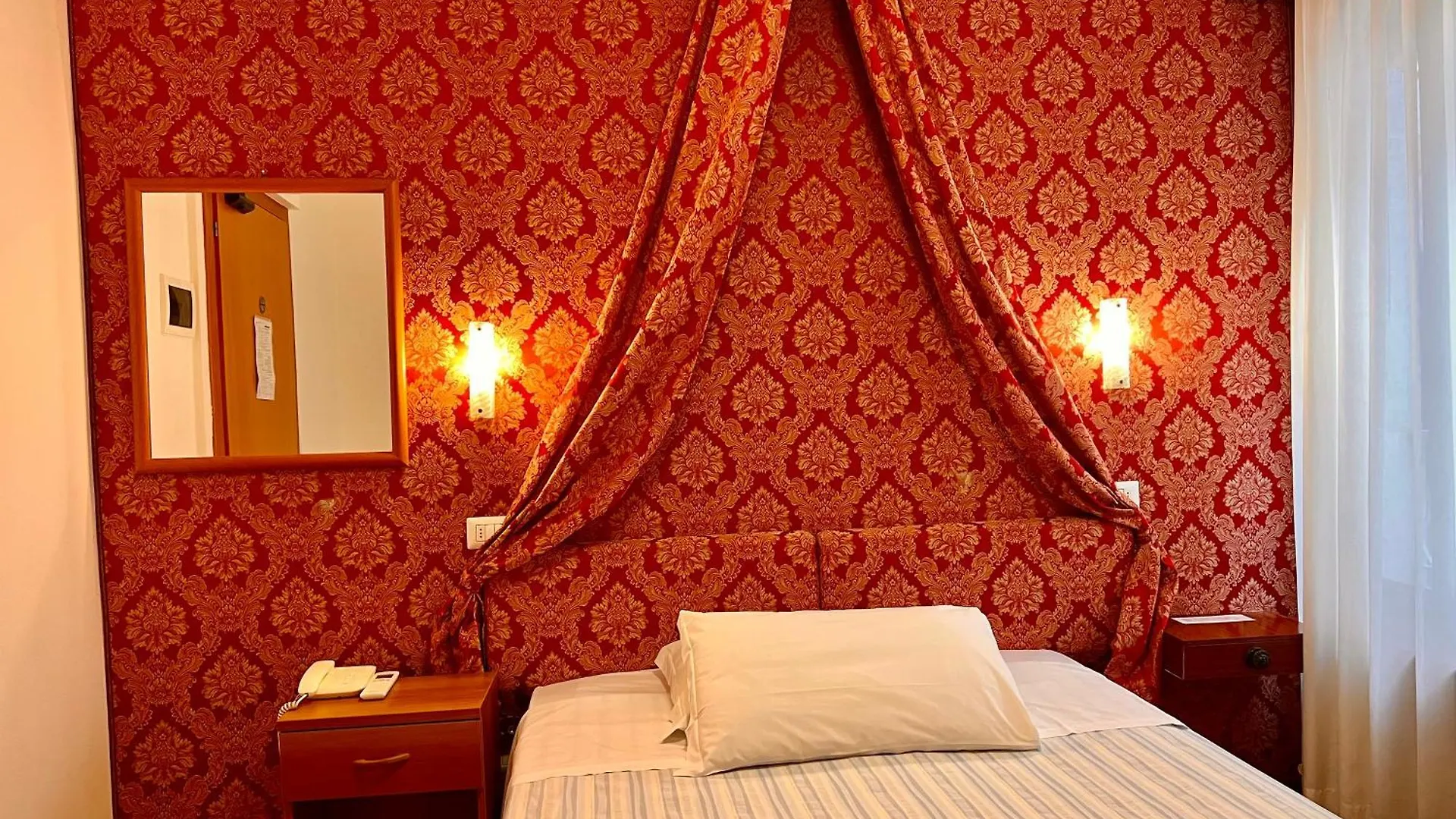 Hotel Canada Venice 2*,  Italy